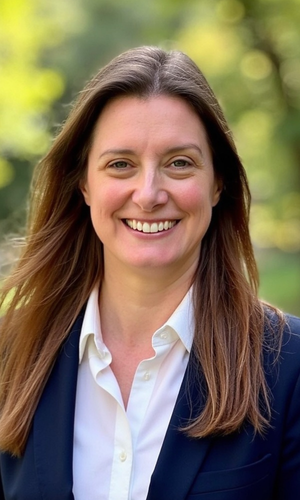 alt="Consultant HR Director Roz Chown"